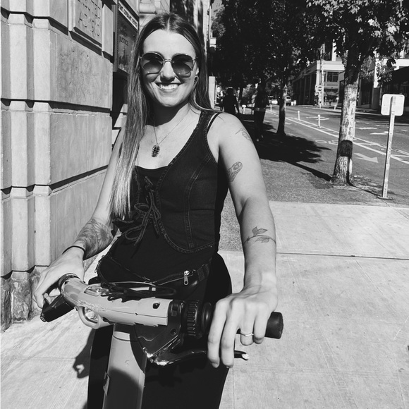 Meet your Posher, Paige - Picture 3 of 4